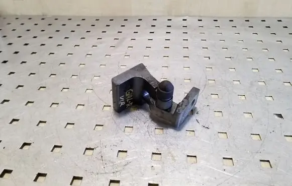 Audi Q7 4L Rear door upper hinge