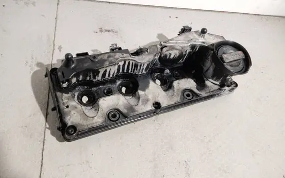 Volkswagen Golf Plus Rocker cam cover 03L103469R