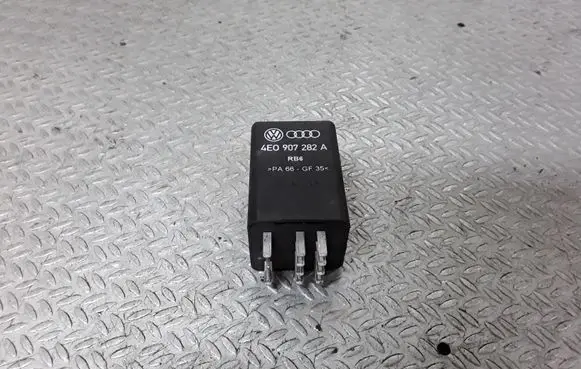 Audi A8 S8 D3 4E Glow plug pre-heat relay 0281003029