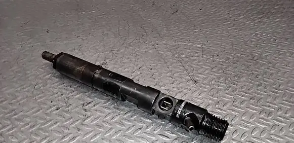 Renault Clio III Fuel injector 8200815416 EJBR05102D