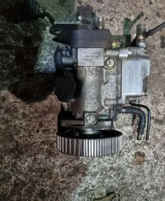 Volkswagen PASSAT B4 Fuel injection high pressure pump E98096670