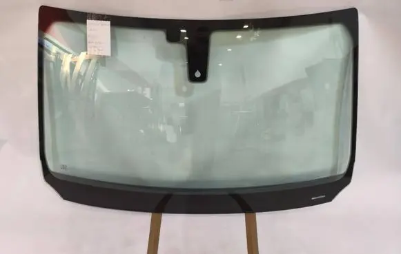 Chrysler Pacifica Front windscreen/windshield window DU02323