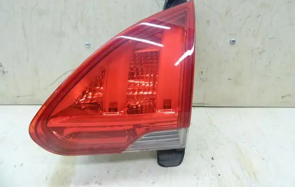 Tailgate rear/tail lights