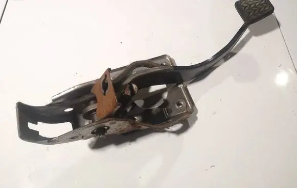 Toyota Avensis T250 Clutch pedal 