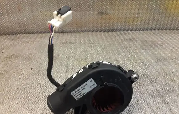 Mercedes-Benz CLS C218 X218 Engine control unit/module fan A2129063102 2129063102