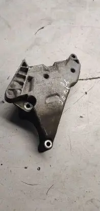 Volkswagen PASSAT B6 Engine mounting bracket 03G199207E