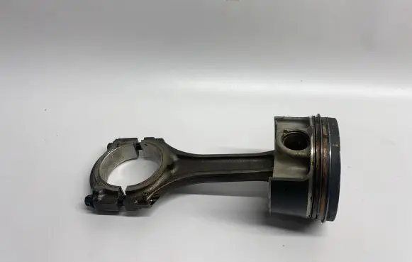 Mercedes-Benz GLA W156 X156 Piston A1330014762 A13300