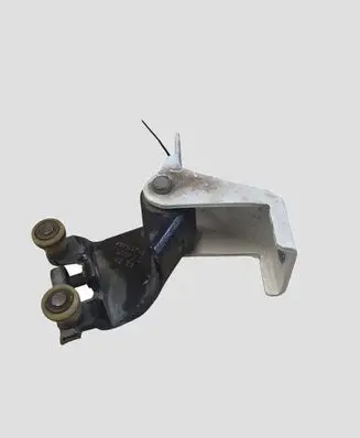 Renault Express Sliding door middle roller runner 497637G 824A65571
