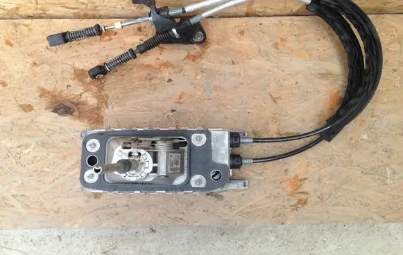 Volkswagen Scirocco Gear shifter/selector 5K0711049D