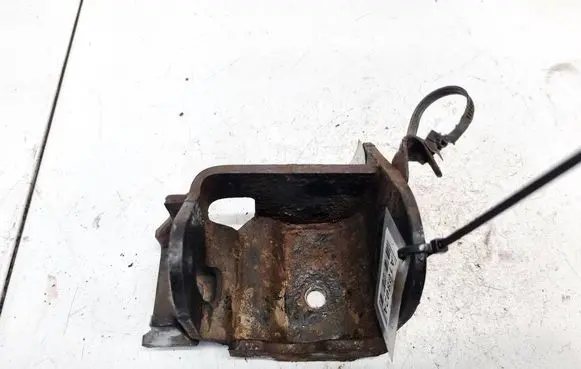 Hyundai Getz Engine mounting bracket