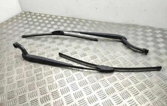 Land Rover Discovery 3 - LR3 Front wiper blade arm