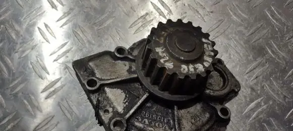 Volvo 850 Water pump 9135190