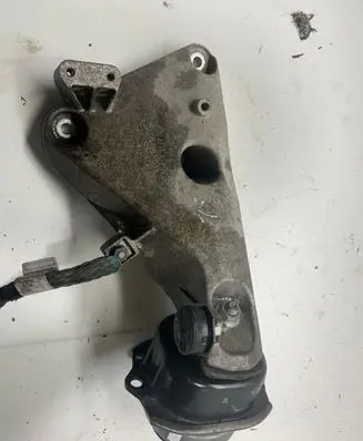 BMW X5 E70 Engine mounting bracket 6790021 68572910 ENAC46000