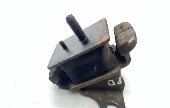KIA Sorento Engine mount bracket 218123E250