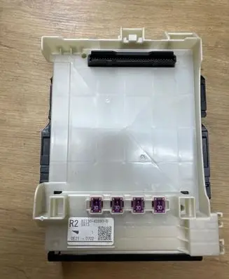 Toyota RAV 4 (XA50) Comfort/convenience module 8273042890B 5973 0E210702