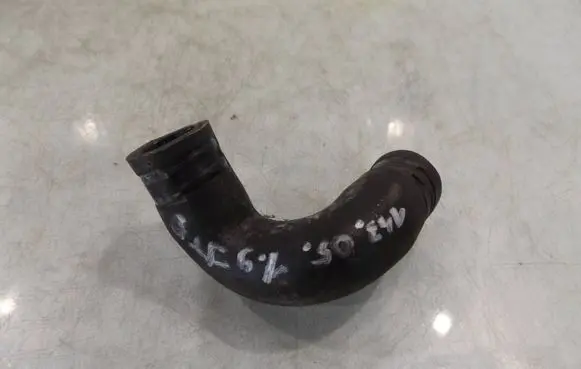 Engine coolant pipe/hose