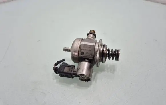 Volkswagen Tiguan Fuel injection high pressure pump 06H127025Q 0261520348