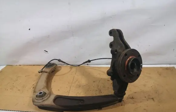 Citroen C4 I Front wheel hub spindle knuckle