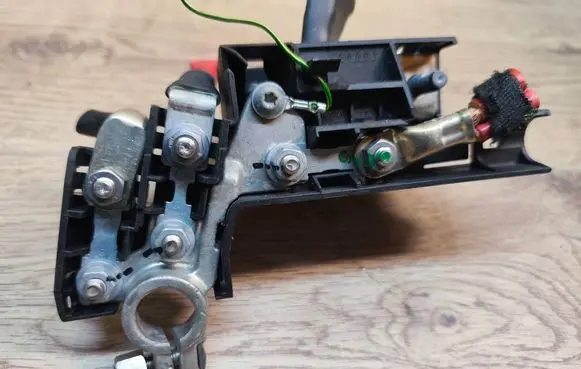 Positive cable (battery)