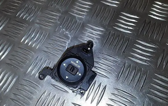 Hyundai i30 Wing mirror switch