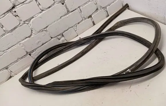 Mercedes-Benz Vito Viano W638 Rubber seal sliding door (on door) 