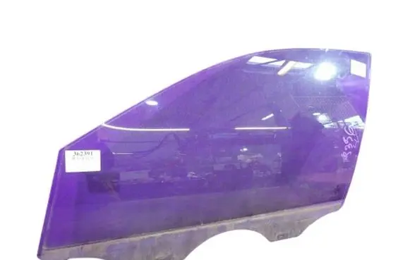 Volkswagen Polo IV 9N3 Front door window glass four-door