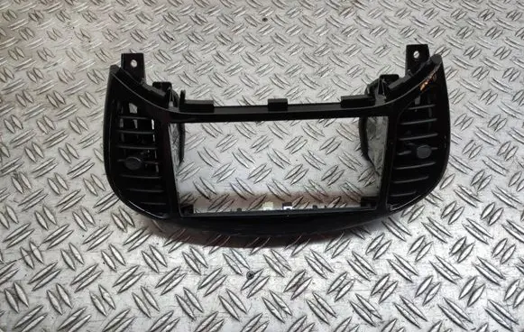 Nissan Juke I F15 Dash center air vent grill X12CCPMCTR 687511KE0A