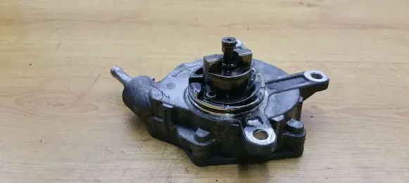 Toyota Avensis T270 Vacuum pump