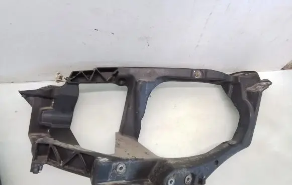 Mitsubishi Colt Headlight/headlamp mounting bracket MN105059