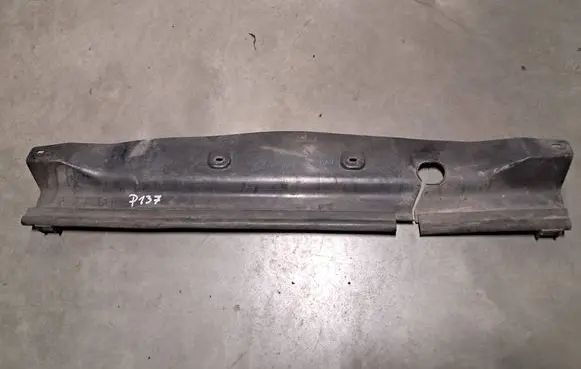 Mercedes-Benz E W124 Radiator trim 1245050088