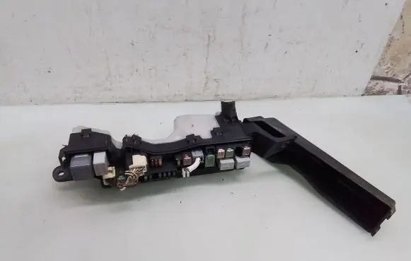 Toyota Avensis T250 Fuse module