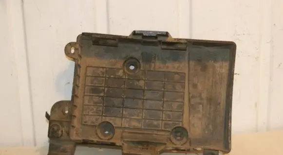 Renault Megane II Battery tray 8200166032