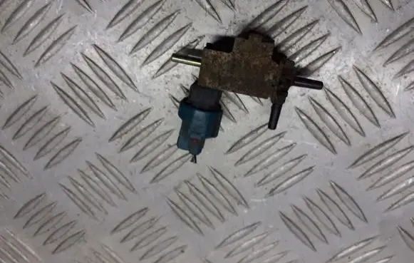 Toyota Celica T230 Valve vacuum 