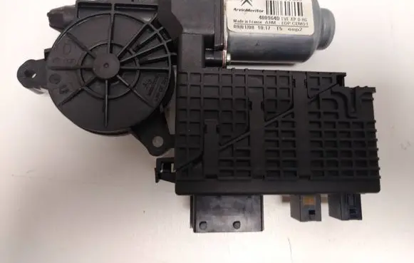 Citroen C4 I Picasso Front door window regulator motor 9682495580 400964D