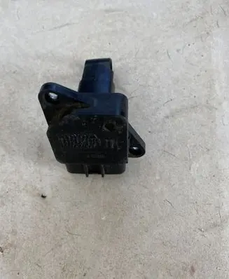 Toyota Corolla E120 E130 Mass air flow meter 2220433010