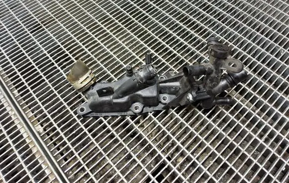 Dacia Sandero Thermostat/thermostat housing 110608635R