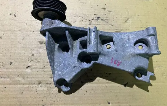 Renault Kangoo II Generator/alternator bracket 8200663057