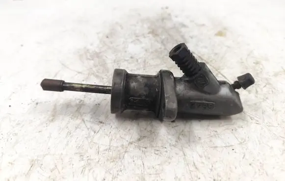 BMW 5 E39 Clutch master cylinder G7366 6642