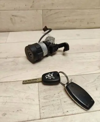Citroen C4 I Picasso Ignition lock 9663123380