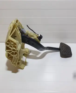 BMW 5 E60 E61 Brake pedal 6759944 14416710 676922103