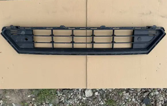 Volvo XC40 Front bumper lower grill 32136098