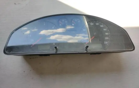 Volkswagen Transporter - Caravelle T5 Speedometer (instrument cluster) 7h0920850m