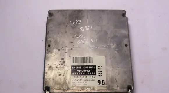 Toyota Corolla Verso E121 Engine control unit/module 8966113070 1752008111