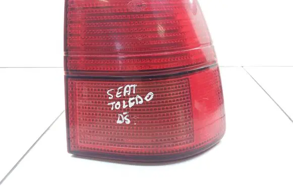 Seat Toledo I (1L) Rear/tail lights 1L0945096A 961650