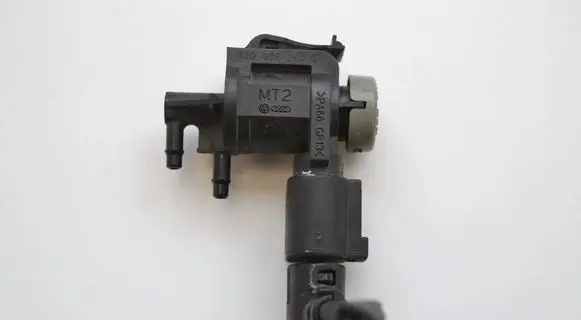 Volkswagen Touareg I Turbo solenoid valve 1J0906283C