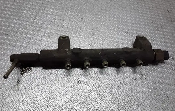 Nissan Primera Fuel main line pipe