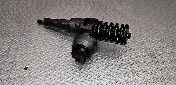 Skoda Roomster (5J) Fuel injector 038130073BP