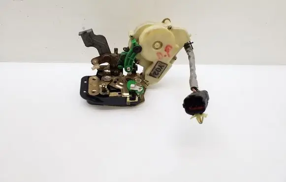 KIA Sorento Front door lock 041109