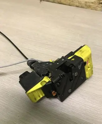 Volvo S80 Rear door lock 09170046