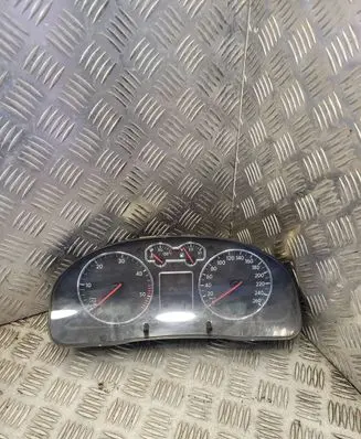 Volkswagen PASSAT B5.5 Speedometer (instrument cluster) 3B0920822A VWZ720Y2600186